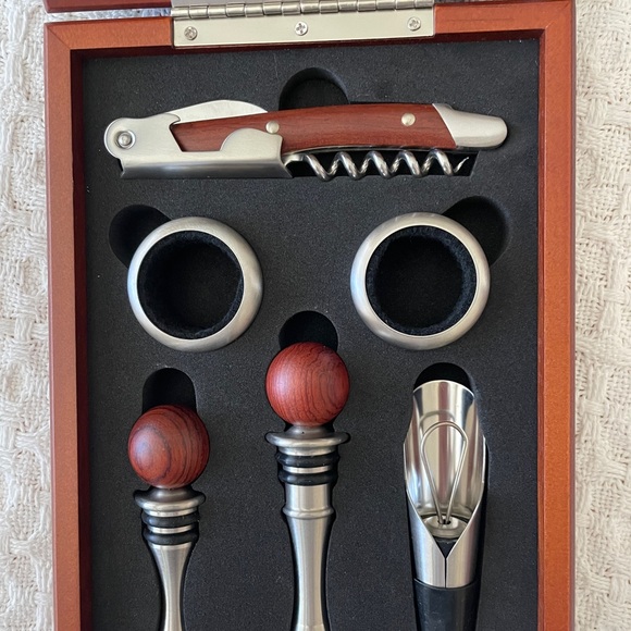 Brookstone wine opener set. NWOT - Picture 3 of 8